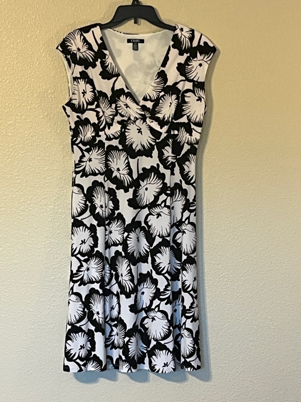 Chaps L Black & White Floral V-Neck Midi Dress